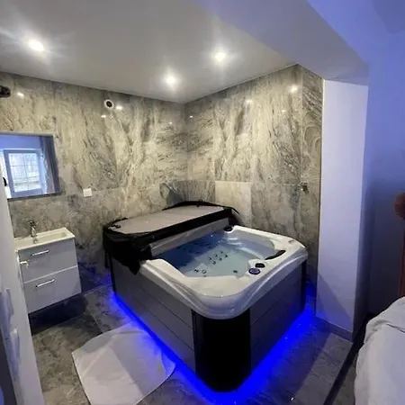Saint-amand - Jacuzzi 2 Places アパート
